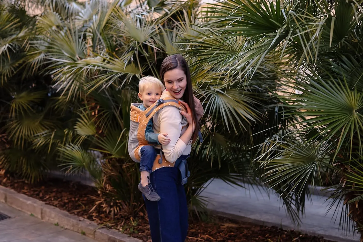 Beco Toddler Carrier with Extra Wide Seat - 100% Polyester 3D Performance Mesh Toddler Carrying Backpack Style and Front-Carry -Lightweight & Breathable Child Carrier -Toddler Sling Carrier 20-60 lbs