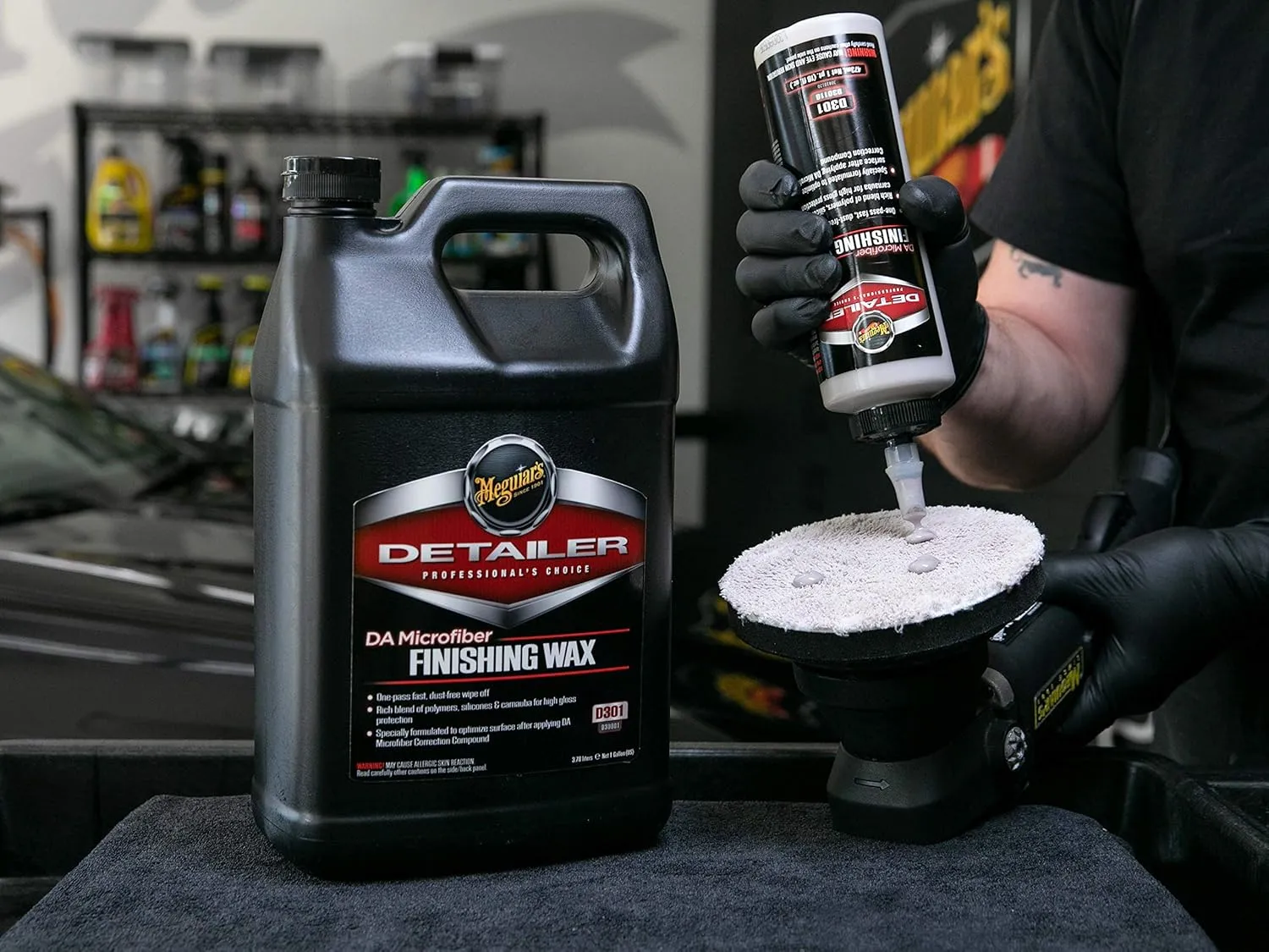Meguiar's Professional DA Microfiber Finishing Wax D30101 - Pro Car Polish Removes Light Defects while Adding Protection, Ideal for Use on DA Microfiber Finishing Disc and DA Polisher, 128 Oz, 1 Gal